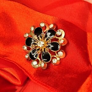 Vintage Elegant Black and Gold Floral Brooch